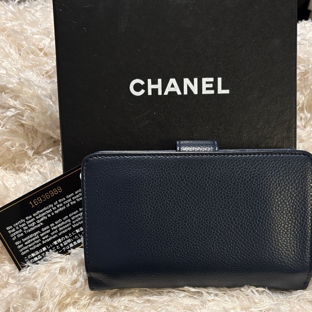 CHANEL Dark Blue CC Caviar Leather Wallet - Picture 3 of 16